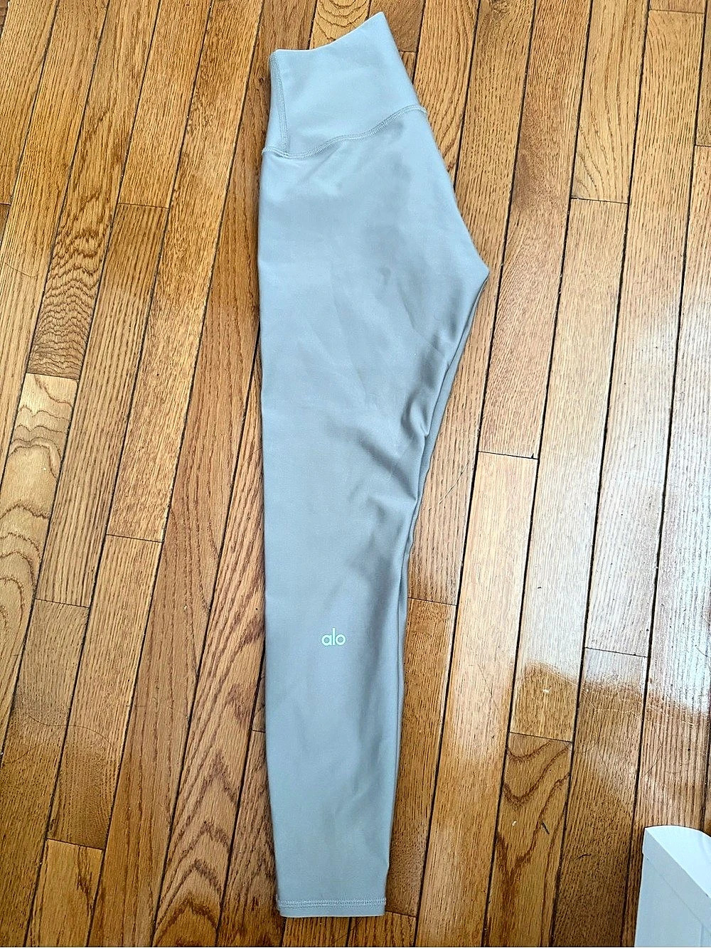 Alo Women's Leggings in Taupe Size XXS Like New
